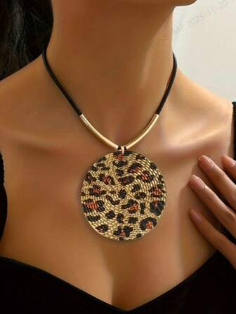 レオパード柄幾何学ペンダントネックレス - アイアン製、カジュアルな服装に最適