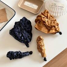 1 Vintage Pleated Fabric Hair Claw Gentle Temperament Floral Texture Versatile Banana Clip Commuting Versatile Lazy Style Hair Accessory - 藍色小號 - 查看 2