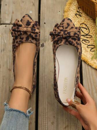 女士新款法式浪漫优雅豹纹尖头平底鞋，蝴蝶结装饰时尚尖头设计，套脚式“FASHION”金色箔印，女士室内/室外百搭连衣裙/裤装平底蝴蝶结芭蕾平底鞋