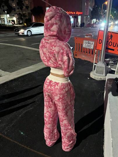 Valentine's Day Casual 2pcs Set Women Camo Print Hoodie Crop Top And Drawstring Shorts, Suitable For Sports, Streetwear, And Loungewear Spring