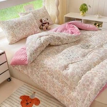 1件印花花卉卡通图案被子，柔软毛绒面料，绗缝设计，适合卧室、客房，四季皆宜