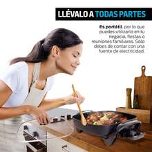 Parrilla Eléctrica Antiadherente Grande 4.5 Litros, Sartén Eléctrico con Tapa de Vidrio y Termostato Regulable de 5 Temperaturas (Hasta 210°C), Plancha Eléctrica Portátil para Cocinar 42x30cm - Tipo de Enchufe A USA (110-127V) - Ver 7