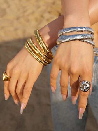 1件时尚复古钛钢竖条纹圆形叠戴手链，适合女士日常佩戴