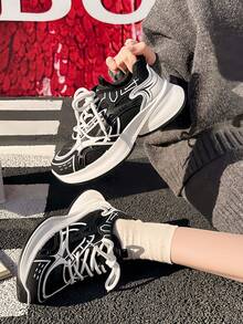 新款女士休闲运动鞋，学院风厚底运动鞋，系带圆头网布皮革拼接透气百搭印花涂鸦学院风学生户外徒步休闲通勤鞋 - 黑色 - 查看 7