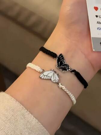 一套精致卡通蝴蝶手链，黑白百搭手工可爱蝴蝶手链，适合情侣、女性、日常佩戴