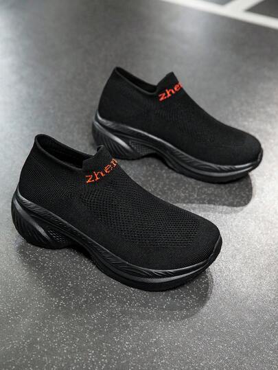 透气减震轻便男士休闲鞋，新款网面面料，适合通勤、慢跑、散步、户外、沙滩运动。