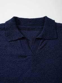 男女皆宜的休闲纯色V领短袖针织套头衫，适合春夏穿着，欧美亚洲风格。