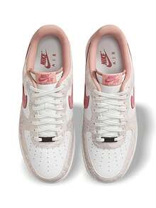 Nike 空军一号 07 LV8 EMB 男士运动鞋 吸汗透气保暖轻便百搭 纯色 Logo 弹性好 易洗速干 运动户外跑步上学日常穿着 浅白色/浅卡其色 HF2898-100 - 淺米白/淺卡其色 - 查看 4