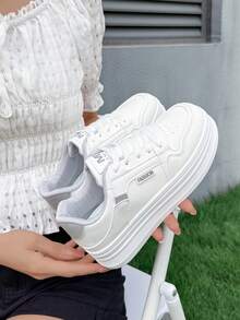 1双女士时尚厚底休闲鞋，百搭系带运动鞋，适合所有季节 - 白色 - 查看 2