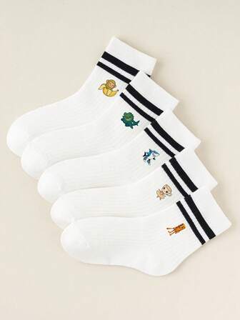 随机赠送1/5双儿童卡通趣味印花袜子套装，图案包括猴子、香蕉、恐龙、鲨鱼和咖啡女郎，可爱平行条纹设计，学生必备袜子