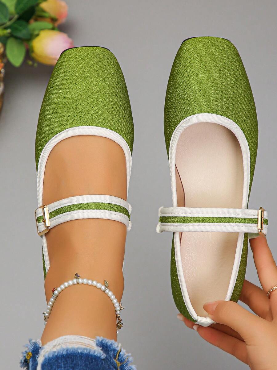 大码 35-43 时尚方头平底鞋，休闲套脚搭扣鞋，适合搭配连衣裙，春秋季，随机图案