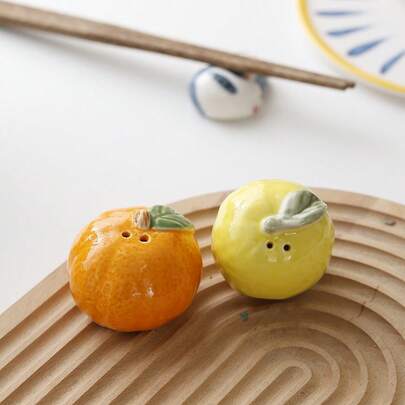 2个陶瓷水果造型盐和胡椒瓶，带硅胶底座，适用于烧烤、野餐、露营、厨房用品