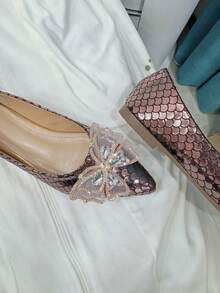 1双时尚金属鱼鳞纹平底鞋，饰有蝴蝶水钻，精美派对舞鞋，适合各种节日和场合。 - 銅色 - 查看 10