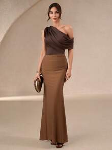 女士新款优雅浪漫性感通勤美人鱼长裙——垂褶挂脖领口，荷叶边细节，是派对、度假、返校节、浪漫约会、婚礼宾客活动和新年庆祝活动的理想之选。 - 棕色 - 查看 5
