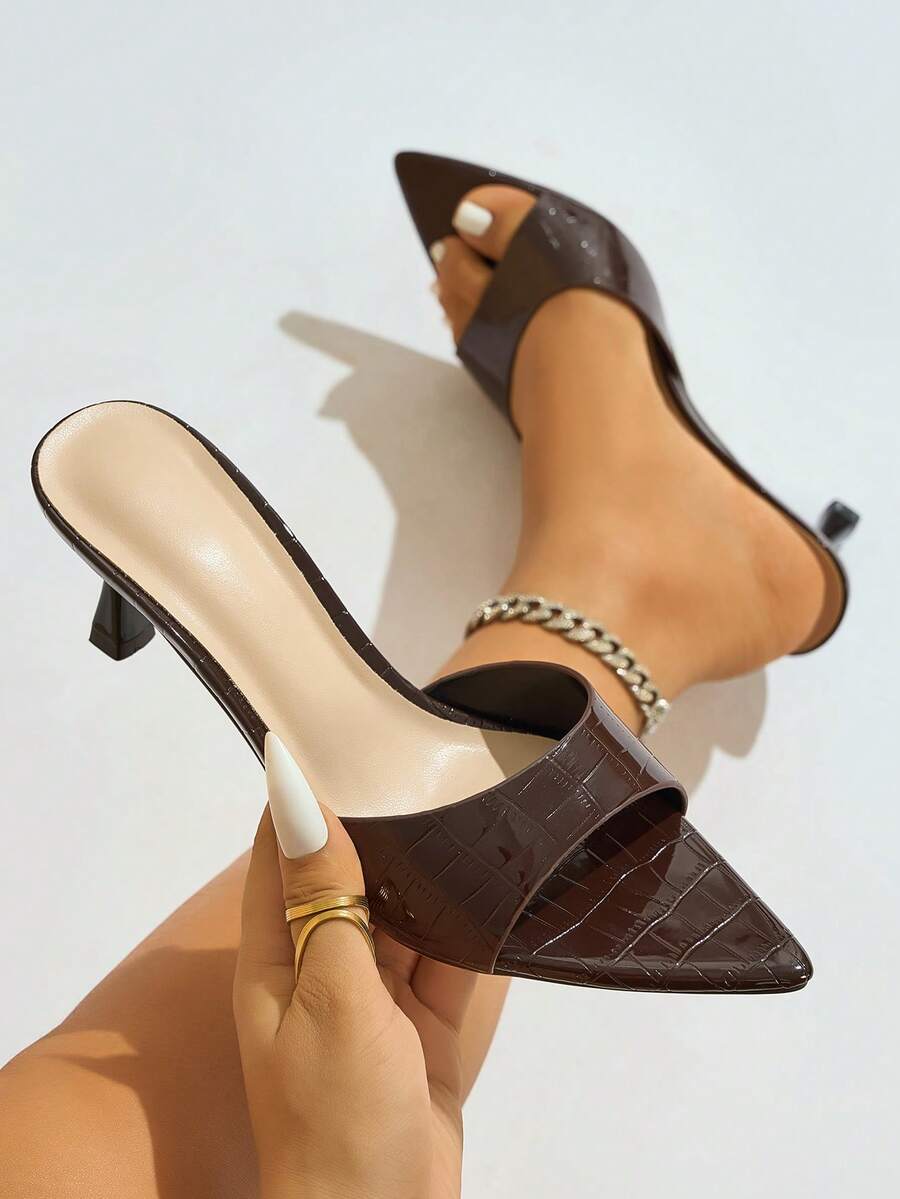 女士细高跟穆勒鞋，性感收腰设计，宽鞋面，精致纹理石纹尖头，优雅猫跟，春夏时尚高跟鞋，适合晚宴、休闲、户外、旅行等场合，光泽柔和的神秘黑色凉鞋