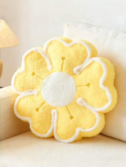 五瓣刺绣花朵抱枕升级款。这款柔软舒适的花卉抱枕为您的客厅沙发或卧室床头板增添温馨浪漫的气息。