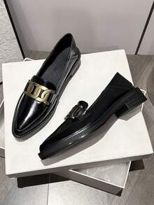 zuandashu 女士时尚百搭通勤金属装饰乐福鞋，新款黑色套脚莫卡辛鞋，厚底复古JK鞋，尖头皮质牛津鞋，英伦风校园/办公软底休闲鞋，学院风工作鞋，春夏秋冬皆宜 - 黑色 - 查看 3