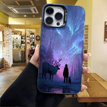 Cubierta de telefono para iPhone con diseño de ciervo y silueta en bosque mágico azul púrpura con efecto aurora boreal para uso diario en cafeterías y salas de estar - Negro - Ver 4