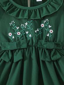 Đầm mùa hè dễ thương in hoa, cổ tròn, tay phồng, trang trí nơ. - Màu xanh lá cây đậm - Xem 6