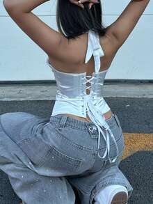 缎面抹胸露脐上衣，配有可调节肩带、前钩扣和后系带设计、钢圈塑形腰部，适合女性在圣诞节和感恩节穿着。 - 白色 - 查看 2