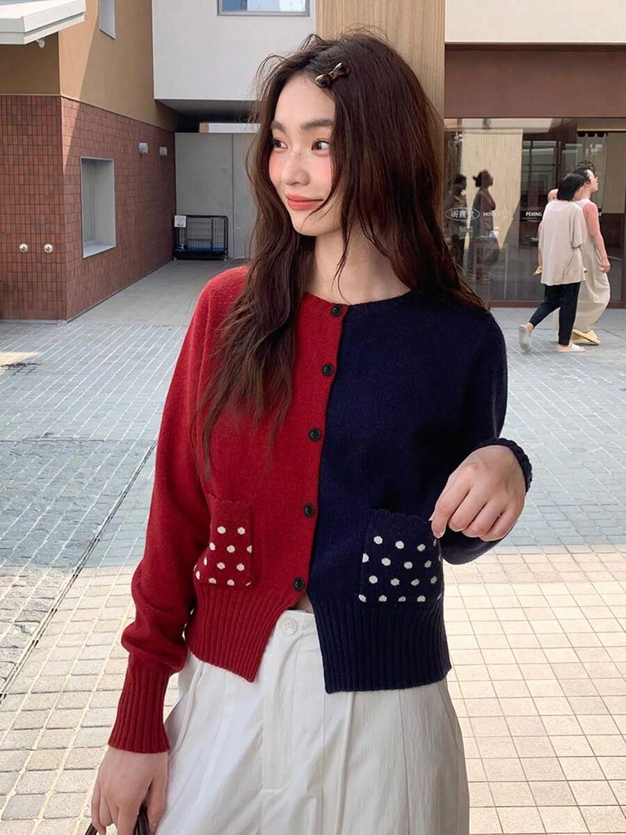 كارديجان محبوك بتصميم جيب بنقاط ملونة للنساء، قابل للعكس باللونين الأحمر والأزرق، بأسلوب أمريكي كاجوال مناسب للخروجات والزيارات والمواعيد في فصلي الخريف والشتاء - الأحمر - مشاهدة 1
