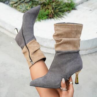 女士春秋新款高跟靴，金色鞋跟拼接撞色面料，时尚优雅，褶皱设计百搭，适合日常、宴会、派对、音乐节等场合穿着。