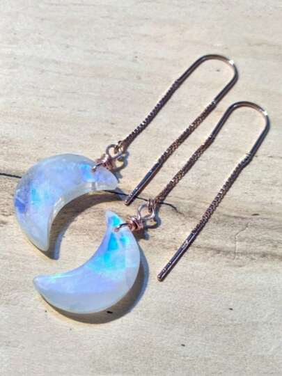 Enkla och söta månformade genomskinliga långa hängenörhängen, kreativa handgjorda accessoarer lämpliga för damfester och sammankomster, perfekt present till kvinnor