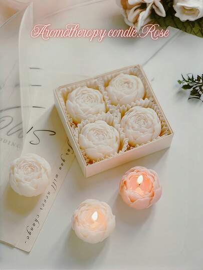 Bu 4 parçalı gül şeklinde kokulu mum hediye seti, soya mumu kullanılarak el yapımı olarak üretilmiştir ve uzun süre kalıcı koku sağlar. Romantik, zarif ve enfes olan bu set, her mevsim için uygun mükemmel bir ev dekorasyon parçasıdır ve aynı zamanda arkadaşlarınıza ve ailenize harika bir hediye seçeneğidir. Partiler, düğünler, hediyelik eşyalar, yoga ve spa ortamları için uygundur.