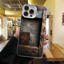Cubierta de telefono estilo industrial con textura de metal oxidado y madera para iPhone 14 Pro Max color negro con detalles en tonos marrones y grises diseño vintage con estampado de acero rústico y marco de madera ideal para uso diario en cafeterías y espacios urbanos - Blanco - Ver 2