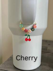 定制姓名马克杯挂饰、个性化马克杯挂饰、蝴蝶结马克杯配件、樱桃、爱心、鲜花、水瓶配件、定制水瓶把手配件、马克杯主题保温杯吊坠、个性化定制、女士专属礼物、个性化水瓶设计、葡萄酒杯和玻璃杯装饰、母亲节礼物、女士珠宝礼物。 - 金色 - 查看 2