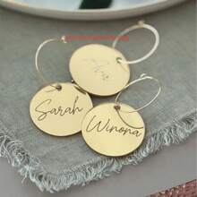 个性化酒杯标签，可刻上宾客姓名，适合同学聚会、婚礼等场合（不含戒指）