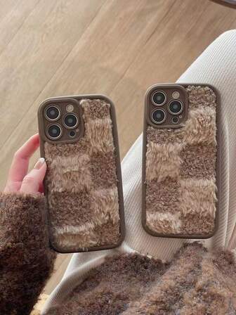 Brown Plush Patchwork Plaid Autumn/Winter Silicone TPU Phone Case, Shockproof Anti-Scratch Matte Soft Phone Cover Compatible With Apple 11/12/13/14/12 Pro Max/16 Pro/15/X/XR/7/8Plus, Series, Lens Protection, DIY Accessories, Halloween, Christmas Gift