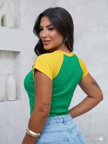 Árbora Elegance - Women's Cropped Blouse Brazil Edition - Embroidered Flag - Premium Ribbed Fabric - Top - T-Shirt - Blouse - Shirt - 綠/黃 - 查看 2