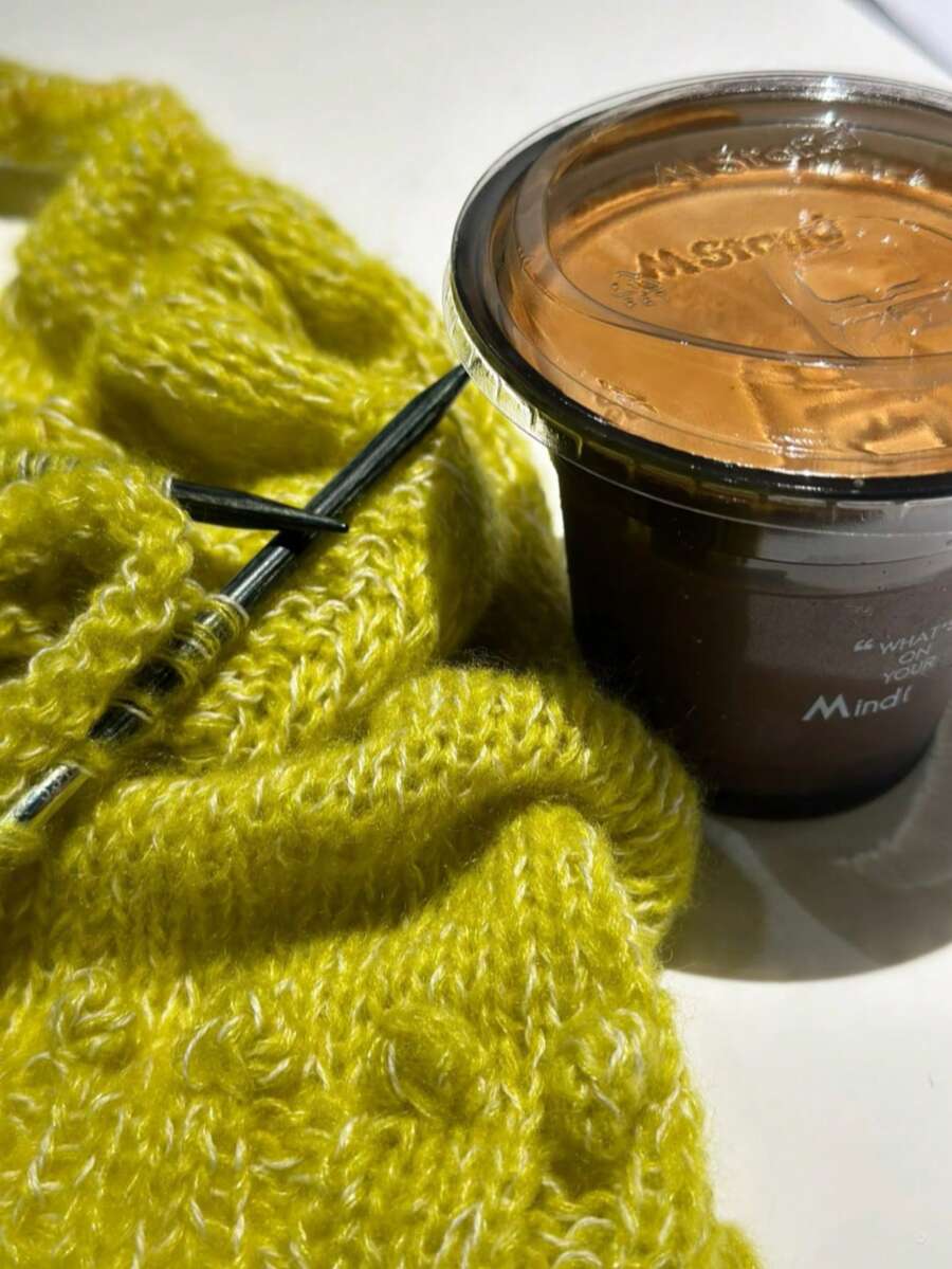 4 حزمة من خيط الصوف المخلوط بالألبكة - 760م/832 ياردة، سمك متوسط، خيط ناعم طويل الألياف، مناسب لصنع أوشحة وسترات دافئة بالكروشيه والتريكو | مجموعة تريكو وكروشيه ناعمة DIY، مخلوط بالنايلون، متين - كاكي - مشاهدة 1