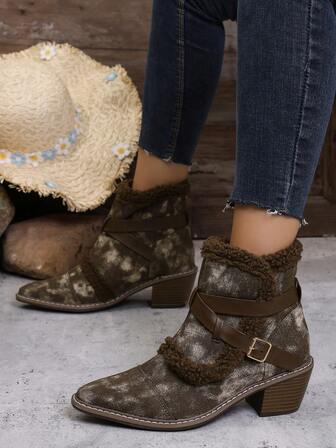 Damstövlar med korsband och spänne i konstskinn, lapptäcke, grov klack och rund tå, slip-on westernstövlar, brun kanvasovandel, trendiga korta westernstövlar för höst/vinter