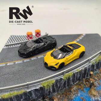  1:64 比例布加迪 Mistral 黑黄配色，滚动顺畅，压铸金属车身，逼真内饰，收藏级车模，玩具礼品，适合万圣节、圣诞节、生日、新年等节日。