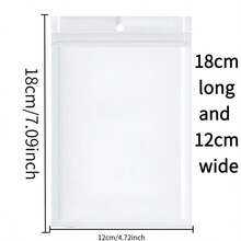 一盒100张——蜡笔小新防水贴纸礼盒套装。高品质贴纸，图案精美，适合装饰手机、平板电脑和水杯。是家长送给孩子的完美礼物。