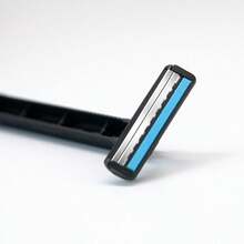 24 Rastrillos Desechables Doble Navaja Con Banda Lubricante, Afeitadora, Razuradora para Afeitar - Negro - Ver 6