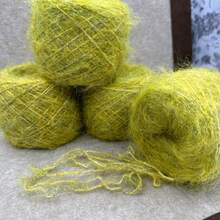 4 حزمة من خيط الصوف المخلوط بالألبكة - 760م/832 ياردة، سمك متوسط، خيط ناعم طويل الألياف، مناسب لصنع أوشحة وسترات دافئة بالكروشيه والتريكو | مجموعة تريكو وكروشيه ناعمة DIY، مخلوط بالنايلون، متين - كاكي - مشاهدة 3