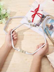 屋顶形铝合金钱包制作吻扣锁 U 形手柄替换件，适用于 DIY 缝纫工艺手柄配件，采用优质铝合金制成，表面光滑，做工精细，兼具强度和轻便性，是制作高品质工艺品的理想之选。 - 彩色 - 查看 2