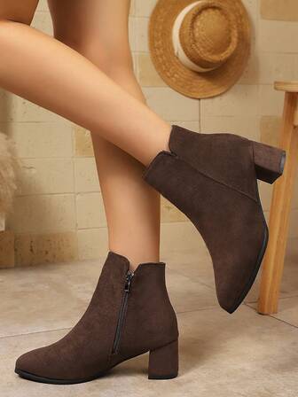 New Autumn/Winter Fashion Chunky Heel Breathable Suede Round Toe Patchwork Casual Commuting Comfortable Versatile Non-Picky Elevator Outdoor Leisure Party Vintage Metal Side Zipper Ankle Boots, Classic Simple Coffee Brown Fur-Lined Women High Heel Short Boots