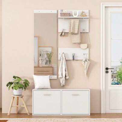 Vierdelige opbergset (90 x 30 x 41,5 cm) met een spiegel, twee kapstokken en een schoenenkast. Inclusief een halkapstok, een set hangers, een halkast en een compacte garderobekast met zes haken, allemaal in het wit.