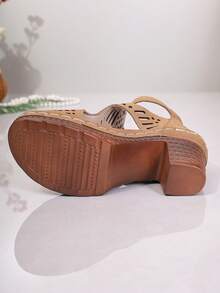 2026春夏新款女士露趾高跟凉鞋，镂空设计，单扣，侧边镂空，轻便舒适，适合日常、户外、办公、上学等场合穿着，时尚百搭，棕色高跟凉鞋，厚底高跟鞋 - 棕色 - 查看 8