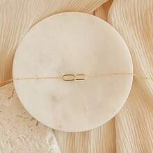 1件简约优雅交叉回形针珍珠项链，时尚别致的女士颈链。休闲饰品，适合日常佩戴，完美礼物之选。 - 金色 - 查看 4