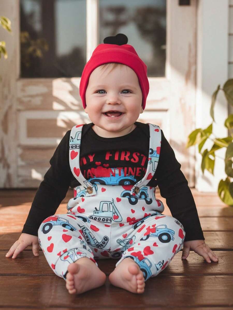 Conjunto de bebé para San Valentín: mono de manga larga con estampado de letras, pantalones con tirantes y gorro con estampado de corazones. - Negro - Ver 1