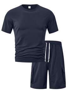 Bộ 2 món gồm áo thun nam màu xanh navy dáng rộng và quần short kaki, kiểu dáng thể thao thường ngày, trang phục thoải mái phù hợp cho bãi biển, kỳ nghỉ và du lịch. - Màu xanh hải quân - Xem 3