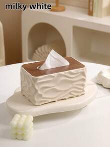 1 علبة مناديل أنيقة بطراز نوردي مع تصميم جمالي عصري. تتميز بسطح موجي وغطاء خشبي، وتوفر تخزين مناديل بسعة وحجم كبير كحامل مناديل على المكتب. مناسبة للحمامات وطاولات الطعام ومكاتب المكاتب وغرف المعيشة والمطاعم الراقية والمقاهي والصالات - مثالية كهدية لتدشين المنزل أو عيد ميلاد أو عيد ميلاد لأفراد العائلة والأصدقاء.