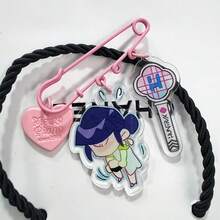 1个/ 恶魔猎杀女巫卡通亚克力钥匙扣徽章 KPOP周边 - 彩色 - 查看 13