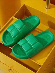新款畅销时尚男女通用休闲拖鞋，轻便舒适透气，方便携带，采用EVA材质，适合室内/室外、居家、办公、海滩、度假等多种场合（建议选购大一码，穿着更舒适）。 - 綠色 - 查看 3