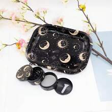 这款两件套包括一个卷烟托盘和一个50毫米研磨器。这款多功能研磨器，锌合金材质，四层设计，搭配金属卷烟托盘，是一款非常适合圣诞节/生日礼物或派对礼品的家用工具。